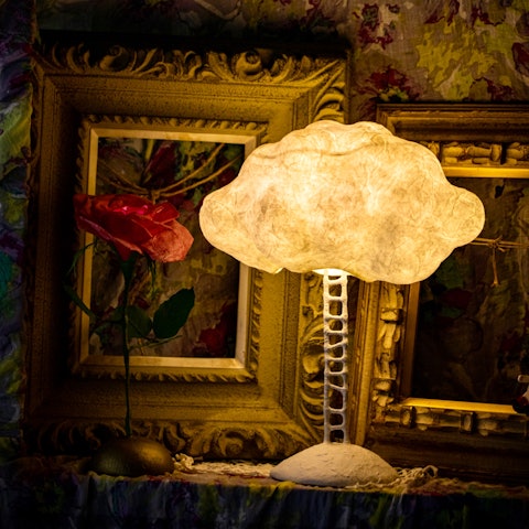 [画像1]『Angel's ladder』出逢うと幸せになれるという天使の梯子(薄明光線)から着想を得て生まれた手漉き和紙アートの雲ランプ。和紙の原料である楮の繊維は長く雲のように見えたので、どうやってカタチに