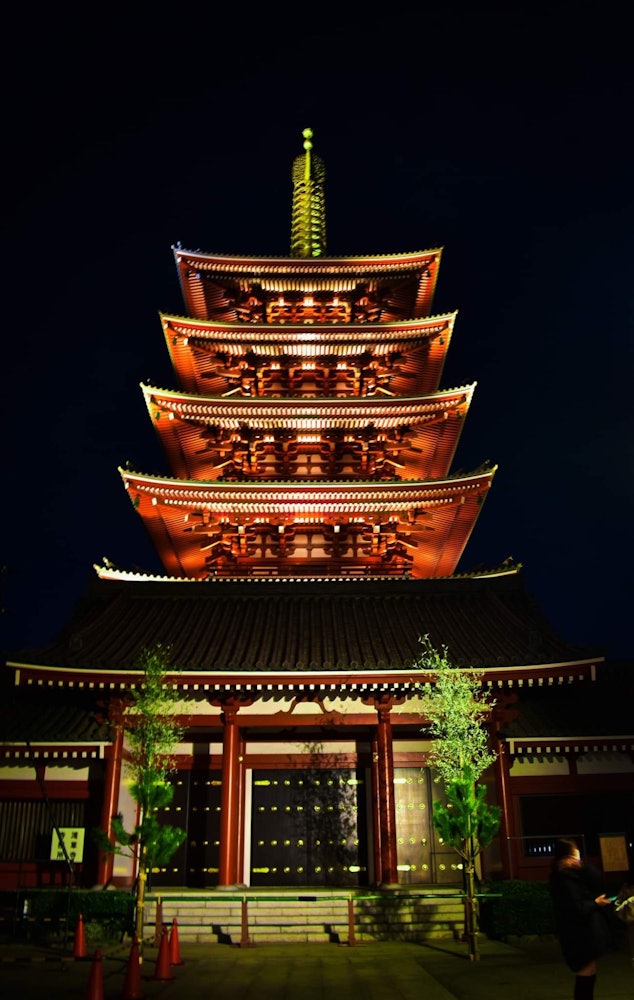 [Image1]Five storied pagoda fully prepared for new years prayer. This is from Sensoji temple, the famous ico