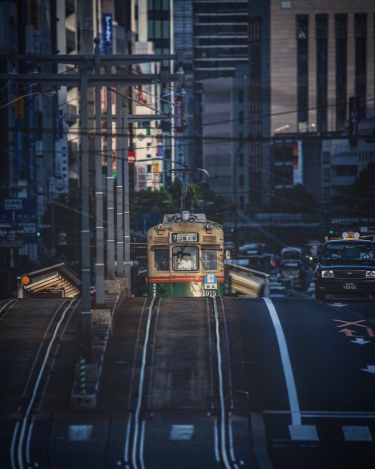 [이미지1]히로시마시　(히로시마현의 추천 열차)#히로덴 👈 @hirodentrip.ig #히로덴 열차 오늘은 도시의 풍경보다는 히로덴🚃을 주인공으로 한 작품📸이 있습니다히로시마 역에서 이 히