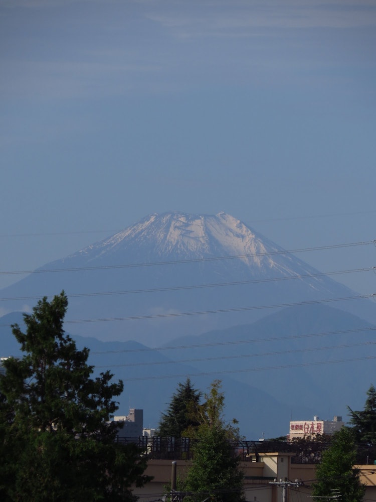 [Image1]This is a photo of Mt. Fuji seen from Suginami Ward in Tokyo. The weather was nice and it looked bea