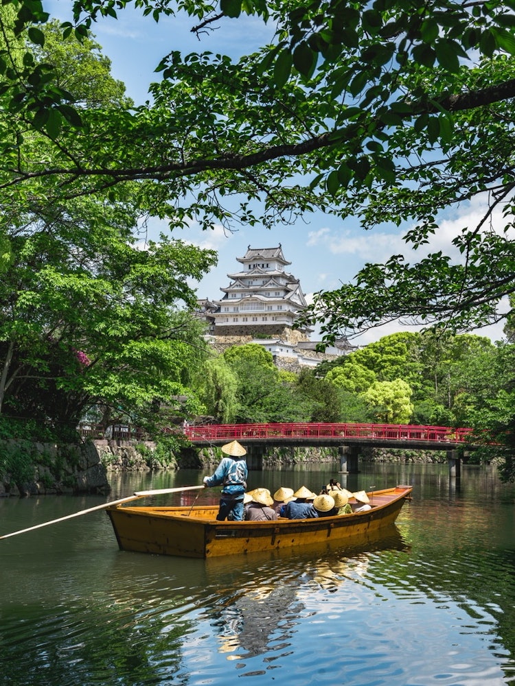 [Image1]It's Himeji Castle in summer! 🏯The collaboration between the castle and the Japanese ship is the vie