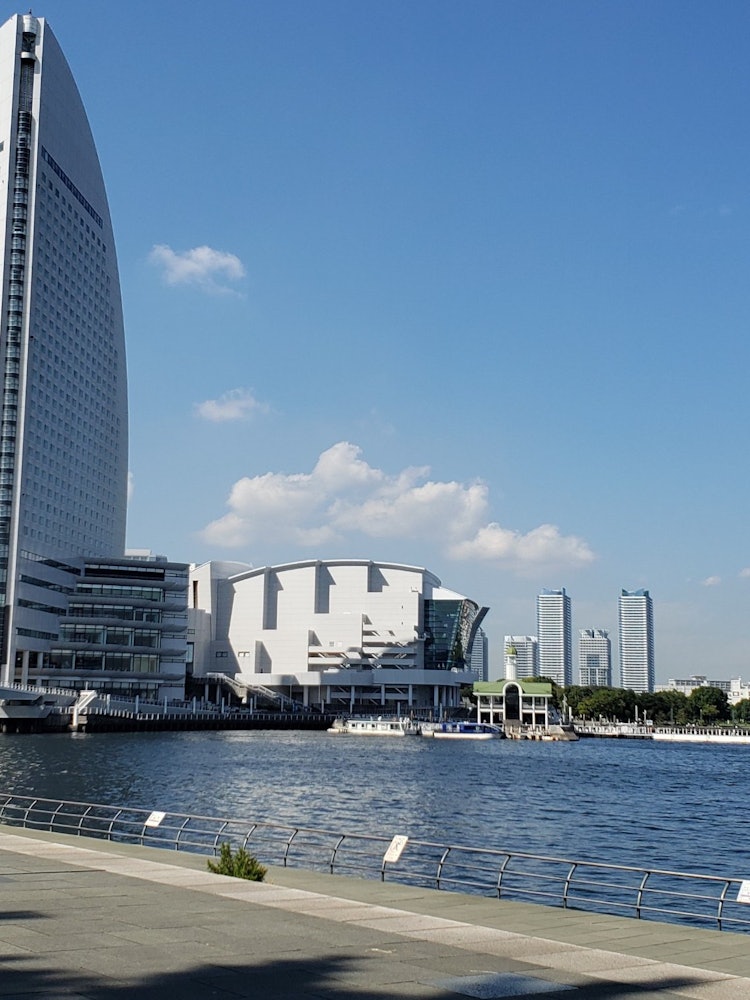 [Image1]It is Minato Mirai in early summer. The new Megami Bridge has been completed and you can now tour ar