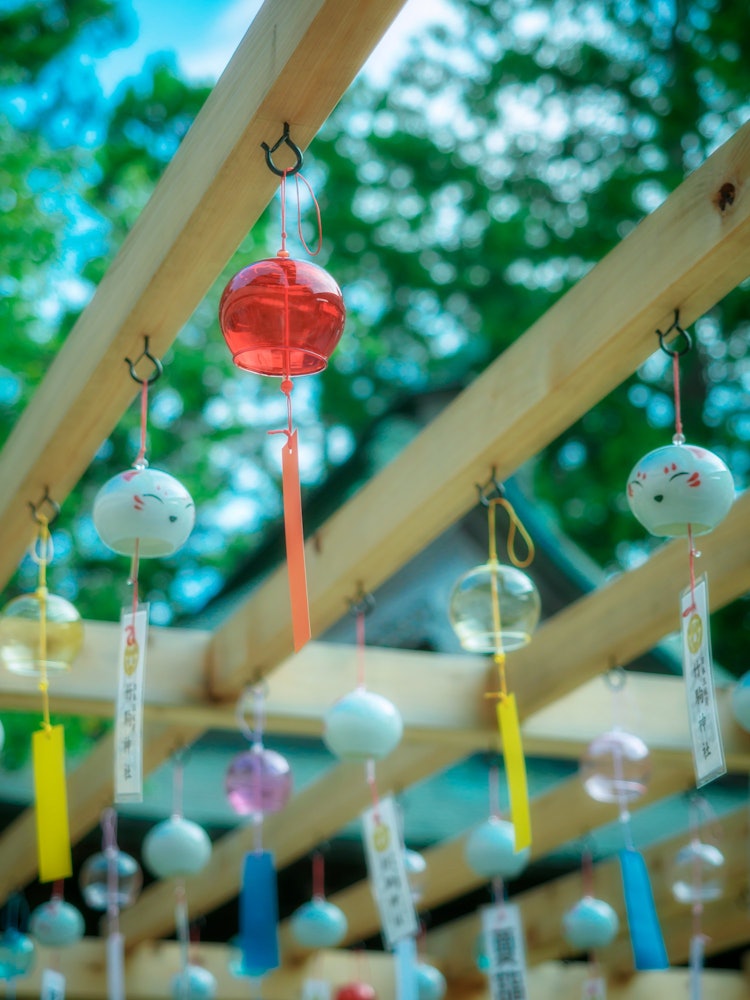 [Image1]At Takekoma Shrine. (Part 2)This wind chime was installed on the approach to the precincts.Every tim