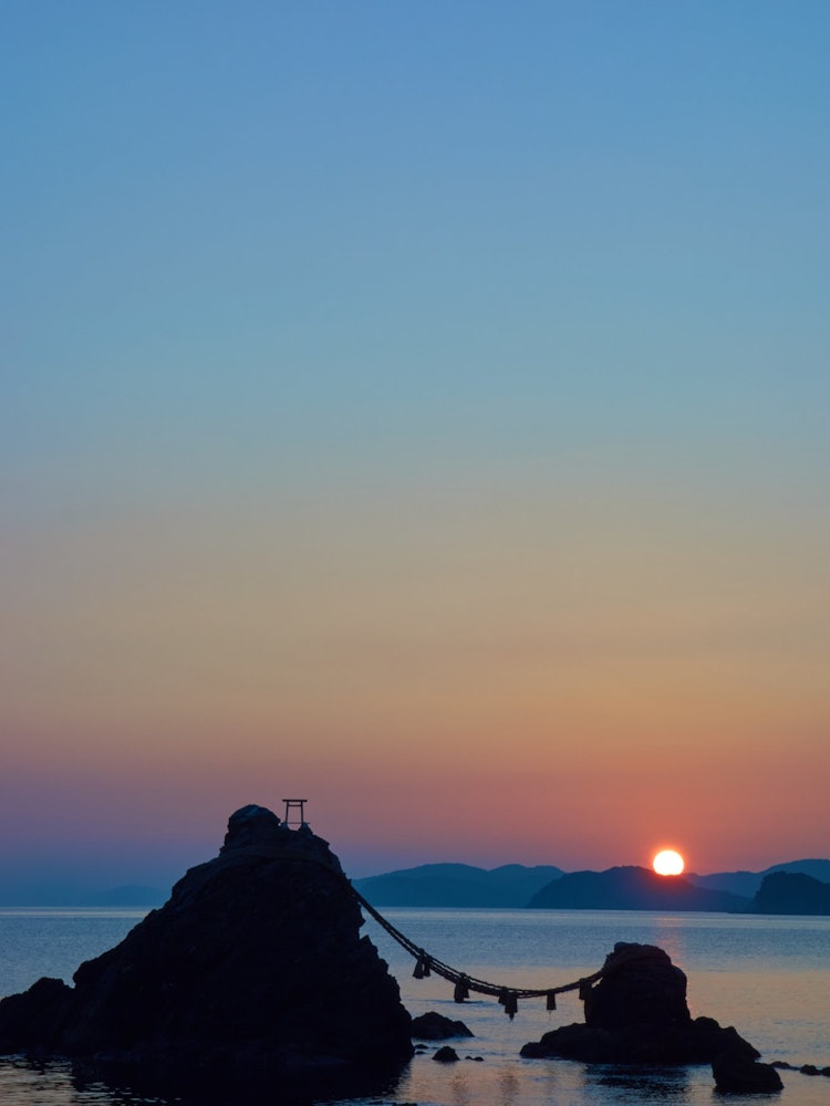 [Image1]We stayed near the couple's rock and were able to see the sunrise for the first time. The person nex