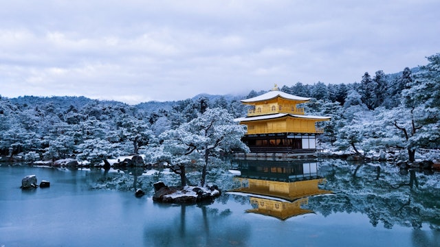 [Image1]京都にある金閣寺京都で雪が降るのは年に数度のため雪の金閣寺はレアです。