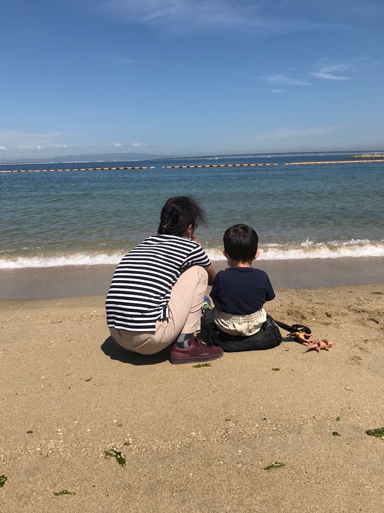 [Image1]Two shots 🏖💕 of mother and son at the seaside of Sennan Long ParkIt became ☺️ a very important one f
