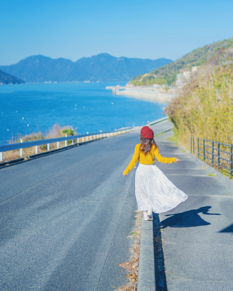 [相片1]江田島， 廣島（廣島的推薦景點）#江田島 👈 在斜坡上散步時拍照，欣賞📸海景江田島的海有一種開闊的感覺，這是一個非常宜人的景色。