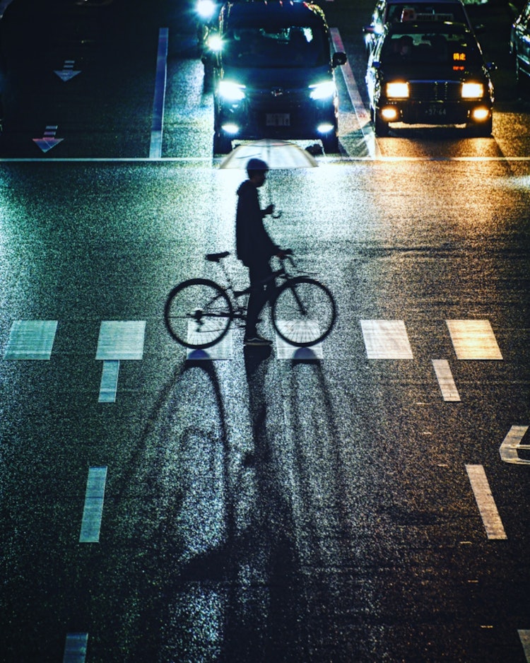 [相片1]广岛市　下雨天拍街拍的一张照片 📸自行车的伸展阴影也很好