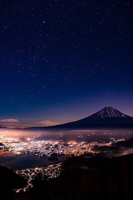 [画像1]富士山の絶景スポット山梨県、新道峠からの富士山車の侵入もできない。 真夜中の峠道を1時間以上登り、たどりついたものだけが拝むことができる絶景。あまりの綺麗さに感動し涙してしまいました。