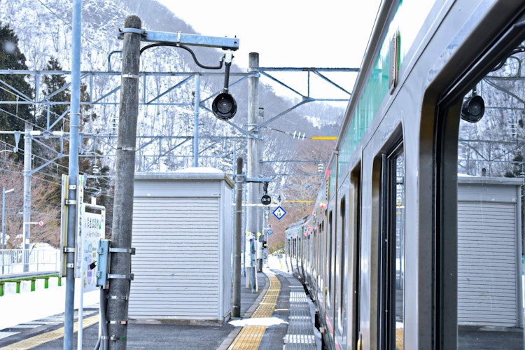 [画像1]美しい山形駅。列車は仙台に行く準備ができています。