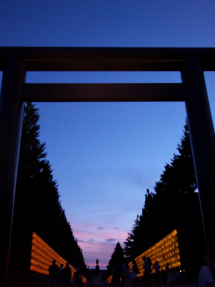 [Image1]Mitama Festival Tokyo Kudanshita, Yasukuni Shrine at dusk was very beautiful. Memorial festival, gas