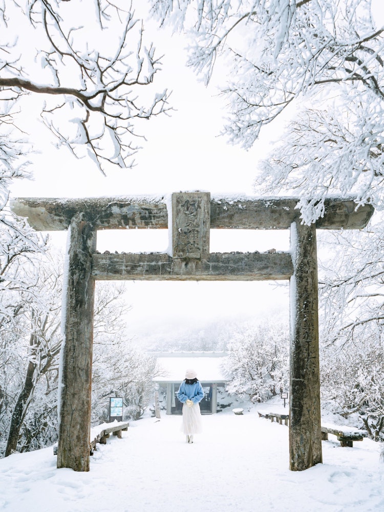 [画像1]タイトル：真白の秘境場所：長崎県　雲仙　妙見神社