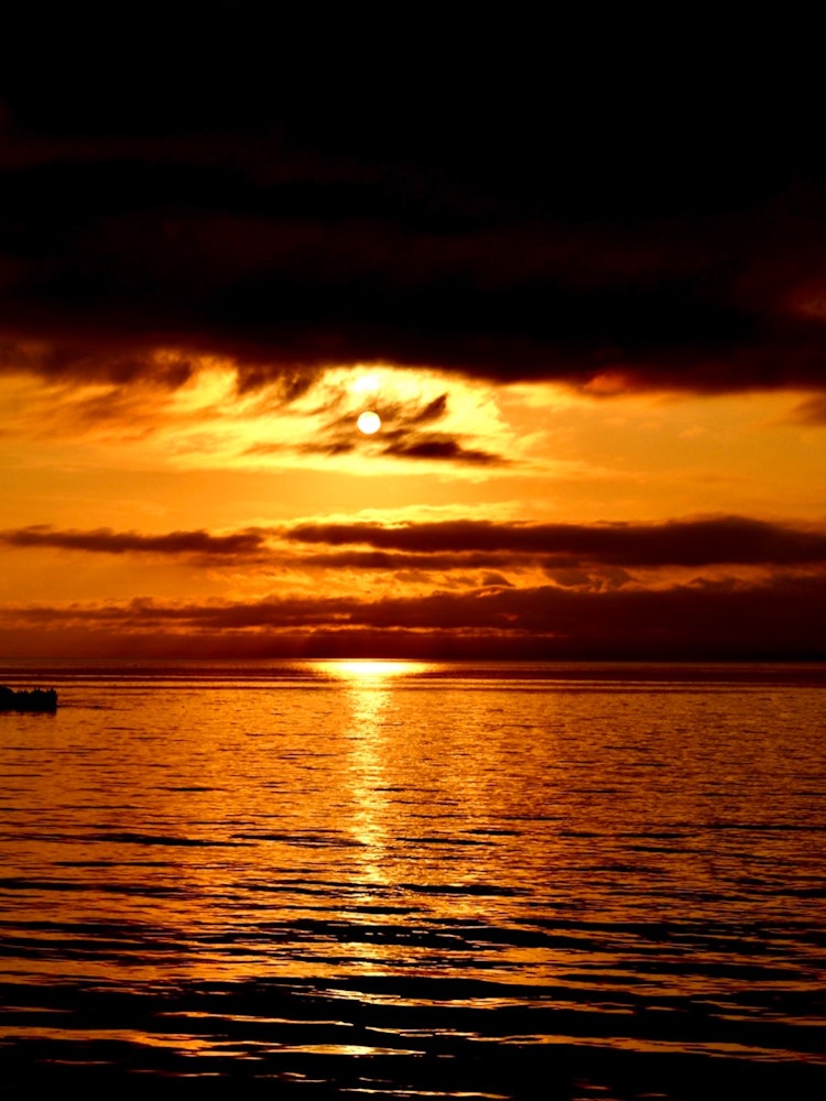 [Image1]Hokkaido is a sunset from the Suto coast. This place facing the Japan sea side is a well-known spot 