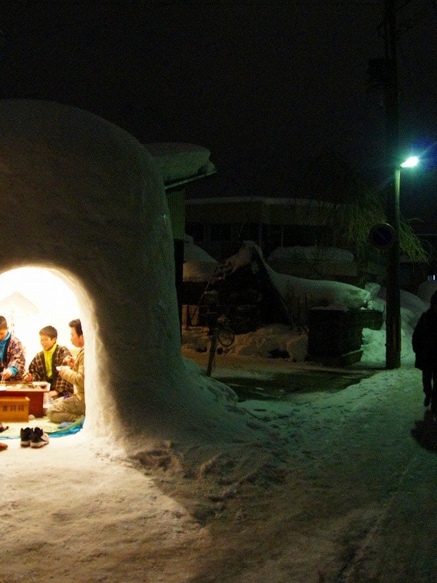 [Image1]Yokote kamakura entertains travelers until late at night when children bake mochi and warm pork soup