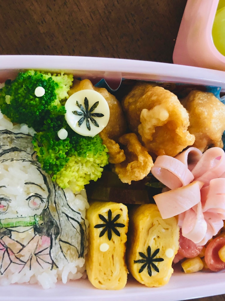 [Image1]Demon Slayer, Nezuko's lunch box.I was wondering if I should make a pattern with nori seaweed, but I