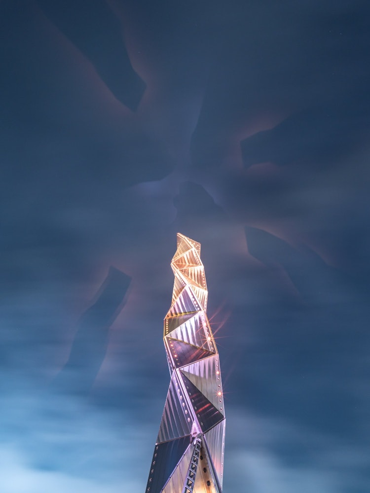 [相片1]水戶， 茨城縣水戶藝術塔藝術塔布羅肯現象垂直構圖