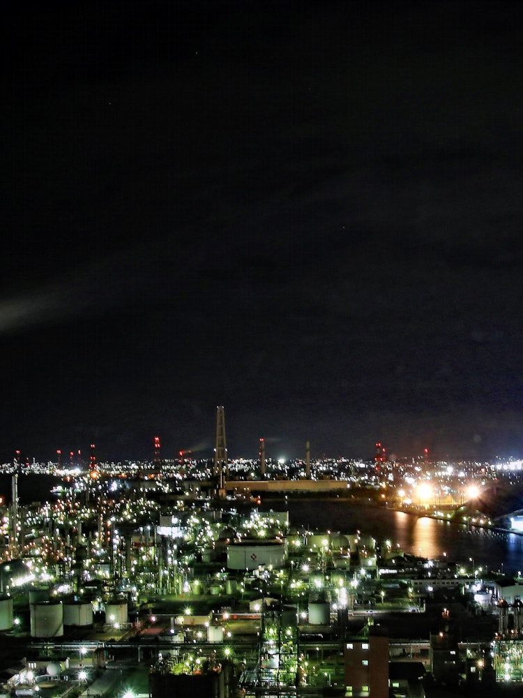 [Image1]I took a picture of the night view of the complex from the roof of the building with a panoramic vie