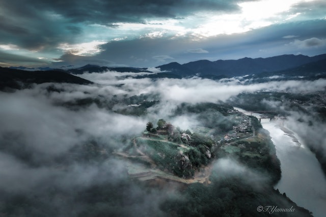 [Image1]Unscrupulously spectacular viewA sea of clouds spreads out in a quiet morning.Nakatsugawa, Gifu Pref