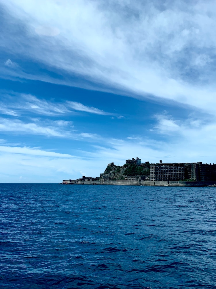 [Image1]This is a photo taken from the deck of a ship heading to Gunkanjima when I visited it about two year
