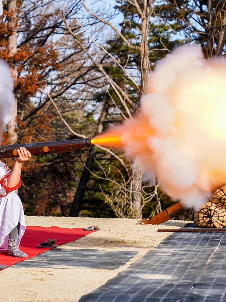 [Image1]Practicing arquebuses.Overseas, samurai used to shoot with caliber guns called cannons in their hand