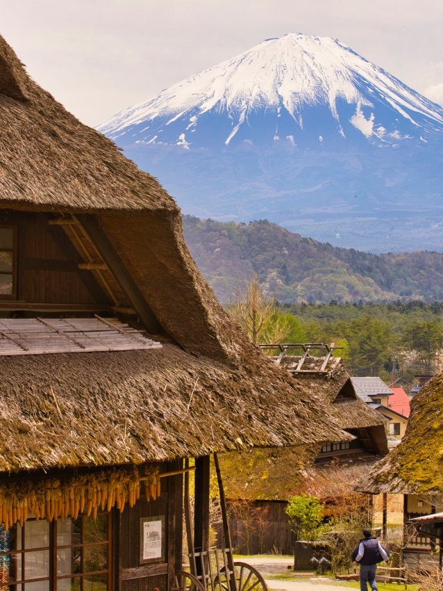[Image1]Lined with thatched-roof houses overlooking Mt. Fuji, a World Heritage Site