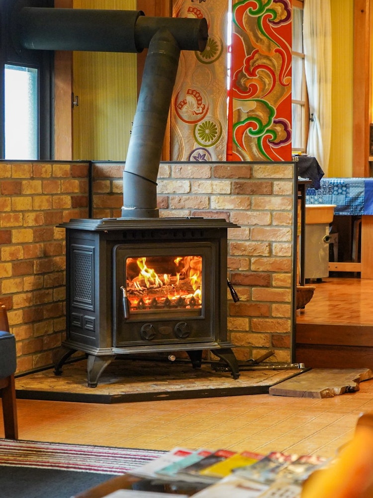 [Image1]There is always a wood-burning stove in the lobby. It is a place of relaxation for everyone.