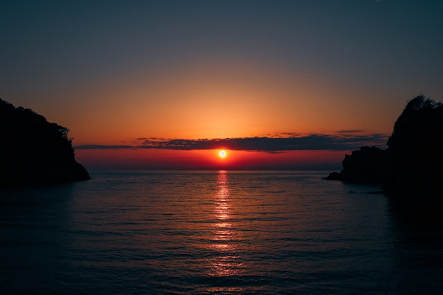 [画像1]伊豆半島、西伊豆の夕日を撮影しました♪日本屈指の夕日スポットとも言える西伊豆。本当に綺麗な夕日でした(^^)撮影場所、西伊豆サンセットビーチ