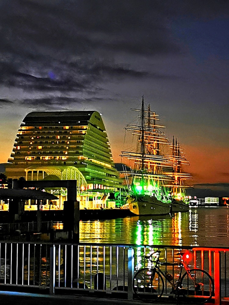 [Image1]In Kobe, you can often see scenery like a sailing ship festival.The ones in the picture are Japan Ma