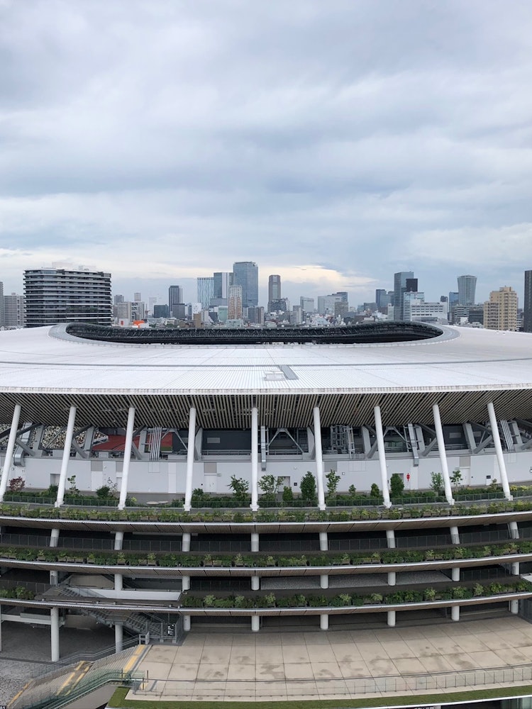 [相片1]漂浮在宇宙飞船上的城市。 国家体育场观光。 东京到处都是景点。 这是小野堀先生。