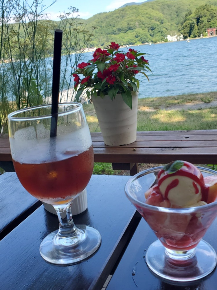 [Image1]Lunch on the terrace by Lake NojiriCool 🎵 in a natural coolerDessert hearts 💕 with seasonal peaches