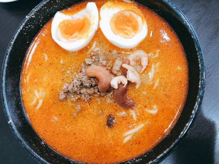 [이미지1]일본식 식탁. 코로나 바이러스 전염병으로 외식하기가 어렵 기 때문에 자신의 음식으로 외식하는 느낌에 빠져 있습니다. 오늘은 라면을 주문했습니다. 최근에는 인기 맛집의 라면을 쉽게 
