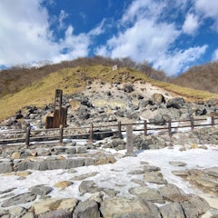 [画像2]那須高原の、殺生石まで、行ってきました。 ２月の那須高原は、雪が積もっていて展望台まで、行けませんでした。 けれど、足湯があって良かったです。