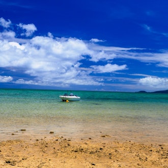 [Image2]Scenery of Kohama IslandChuraSugar Roadcowemerald greenKitanohama (Nishi no Hama)