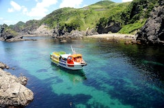 [Image2]Izu Cruise (Irouzaki Cape Tour)The varied coastline and azure waters of Minami-Izu are very impressi