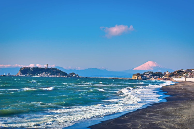 [相片1]幾乎每個可以看到富士山的地方對我來說都是風景如畫的，無論是我的工作場所還是我家的屋頂或任何旅遊景點。我多次訪問江之島，欣賞相模灣的美景。富士山，相模灣和江之島的美景使整個周圍非常美麗。這裡風景如畫，風