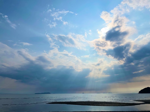 [画像1]香川県三豊市の父母ヶ浜で撮影日本のウユニ塩湖と呼ばれています🫧‪天空の鏡の写真ではありませんが、海を眺めるだけでもとても癒されます☺️