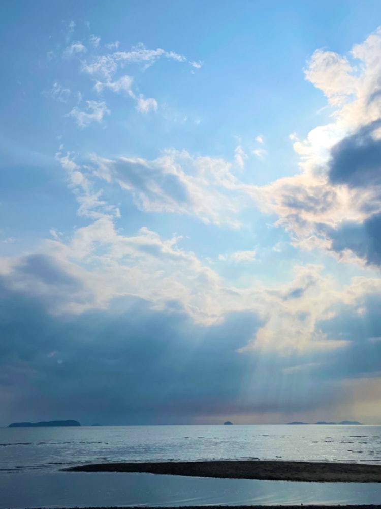 [相片1]在香川县三丰市秩父滨海滩拍摄🫧 它在日本被称为乌尤尼盐沼这不是天空中的一面镜子，光是看着大海就很舒缓 ☺️