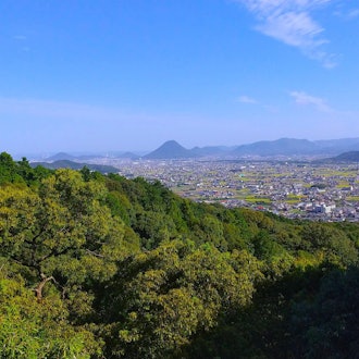 [画像2]こないだ香川県の金比羅山へ行ってきましたよ。金比羅山は金比羅参りとして全国から多くの観光客が来ています。平日行ったのに思ったより人も多くびっくり。参道の階段を登った本堂からは香川県を一望( ´ ▽ `