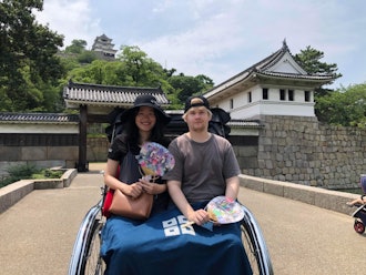 [画像2]旅行の最終日、私たちは少し疲れていましたが、それでもいくつかのものを見て、気軽に時間を楽しんだかったのです。結局、最初の目的地として丸亀城に行きました。日本の12城の1つで、今でもオリジナルの天守閣が