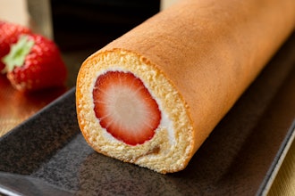 [相片2]豪华使用6 Amaou的“Ehomaki Amaou Roll”现已🍓限量发行30枚。大草莓和鲜奶油被轻轻包裹在蓬松的面团中。请享受浓郁而甜美的味道。今年，你为什么不✨面向东北偏东，祈求幸福，用最好的
