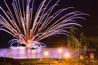 [이미지2]【도카치항 불꽃놀이】 히로오쵸 관광협회 출신도카치항 해양 불꽃놀이 축제는 도카치 지역의 항구에서 열리는 유일한 불꽃놀이로 도카치의 여름 풍세시가 되었으며, 회장 가까이의 밤하늘에 
