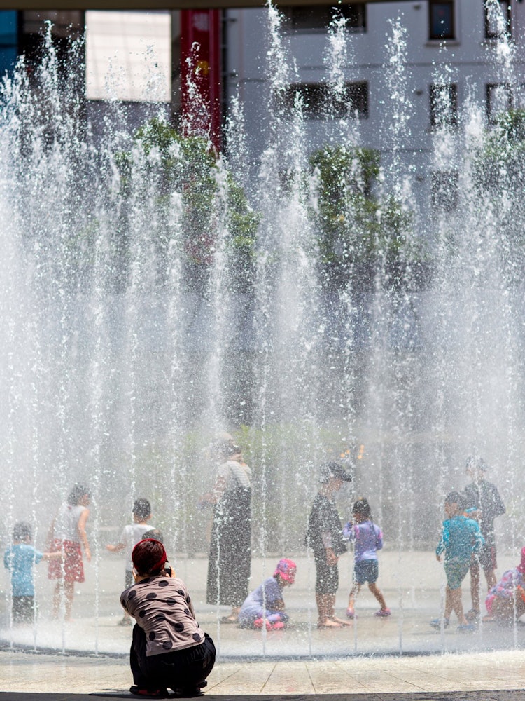 [Image1]Location: IWGP (Ikebukuro Nishiguchi Park) Children playing at the fountain