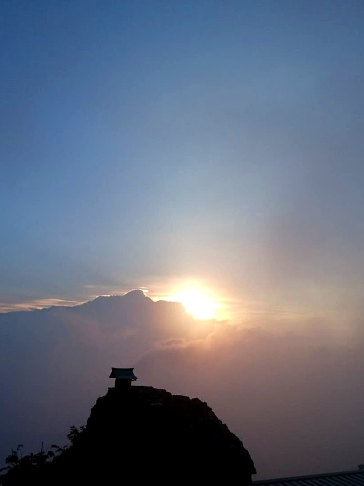 [Image1]Sunrise at Mt. Tsurugi. Tsurugisan Hongu Hozoseki Shrine silhouette.