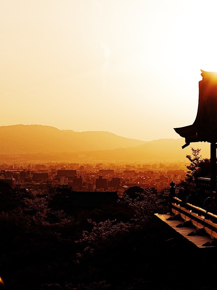 [Image1]This is one piece I took at Kiyomizu-dera Temple in the spring before Corona. I want to go see the v