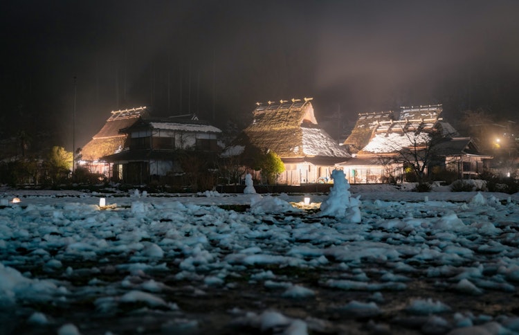 [相片1]京都美山的茅草村日本游客不多，但挤满了来自海外的游客。 制作它时有很多兴奋，但其中一些看起来像某种雕塑，这是一个奇怪的景象，但我很高兴它看起来像艺术。