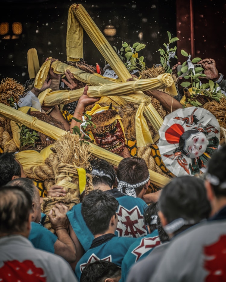 [相片1]广岛吴市龟山神社（广岛祭典推荐景点）#龟山神社 👈 #亚布节亚布节是在雨中举行的。这是一个强大的祭典，草捆神舆和灌木👹丛剧烈碰撞！多么伟大的祭典！ 😆👍