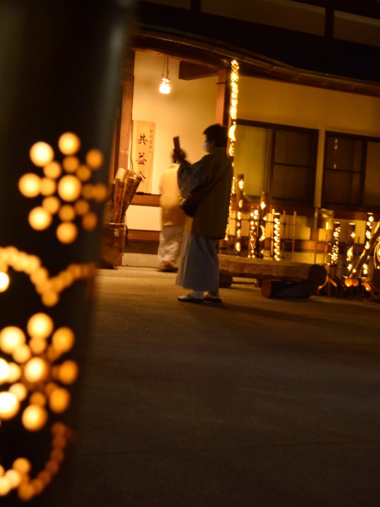 [Image1]In a corner of Yudanaka Onsen in Yamanouchi Town, Kita Shinshu Prefecture. I enjoyed the evening whi