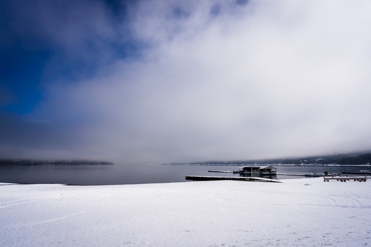 [相片1]早上有雾，但我喜欢山中湖的气氛。这就是为什么我决定发布这张照片，这个地方神秘而迷人的感觉保证吸引你所有的注意力。
