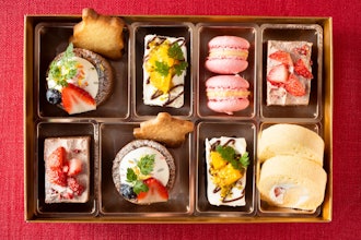 [Image2]A sweet box where you can enjoy the hotel's proud afternoon tea at home is now available.A total of 