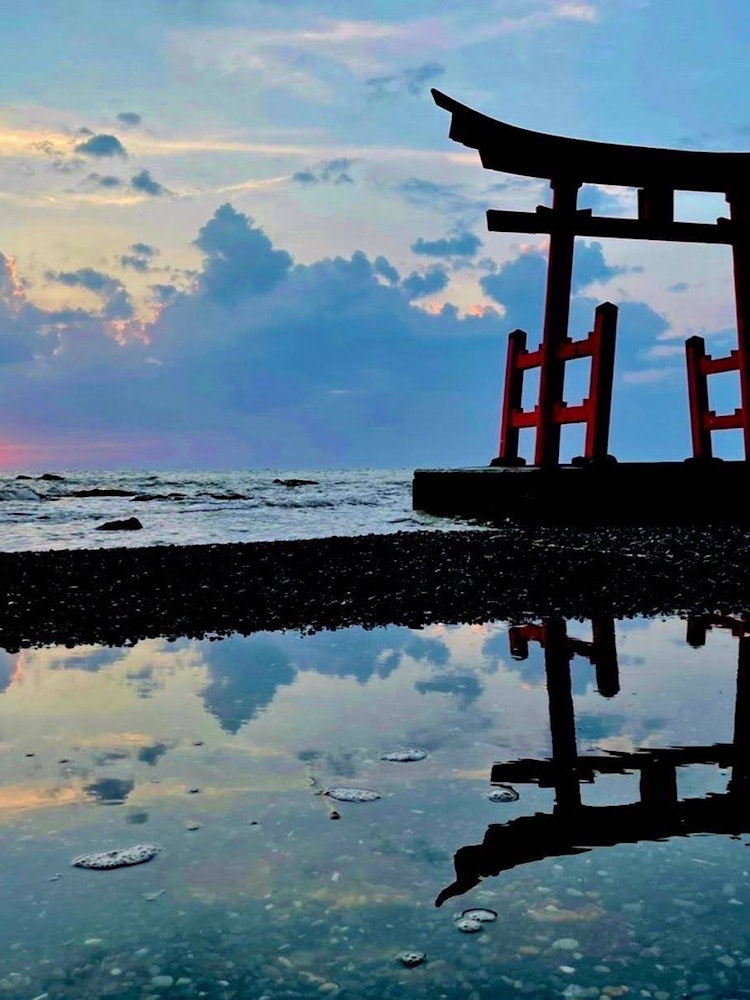 [Image1]Hokkaido is a torii gate floating on the sea, located in Hatsuyamabetsu. It is called Kinpira Shrine